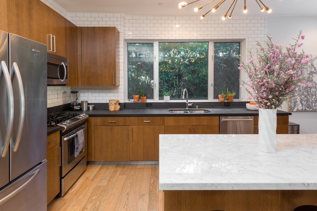 Modern 2 Bedroom/ 2 bath at the Metropol