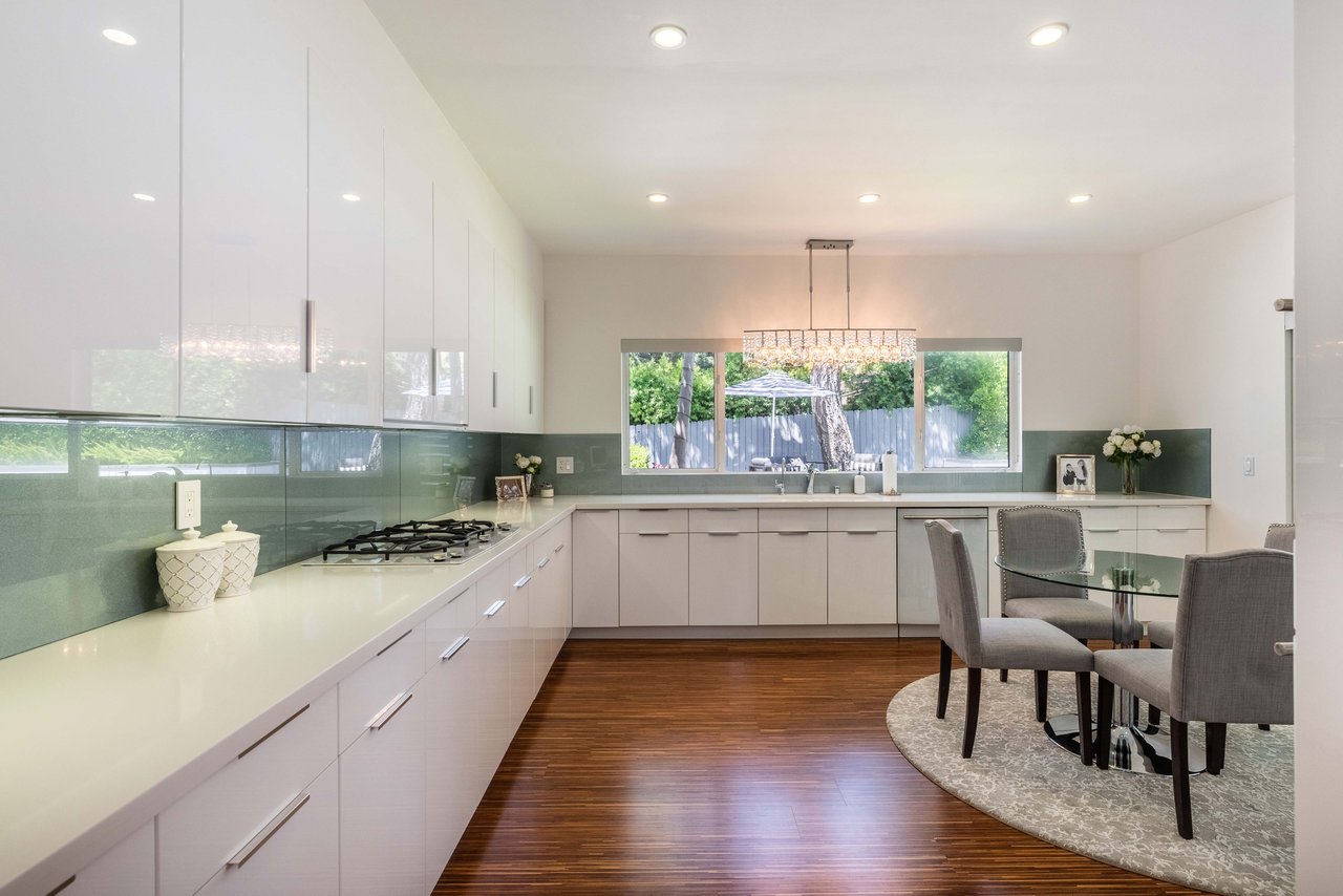 691 East Las Flores