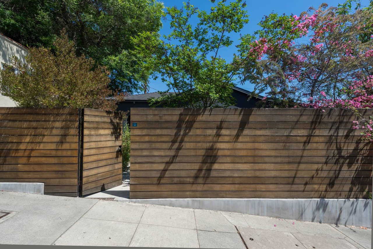Silver Lake Hide-Away with Views and Guest Suite!