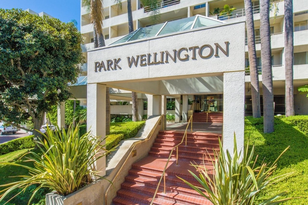 Sleek and Modern 1 Bedroom / 1.5 Bath at Park Wellington 