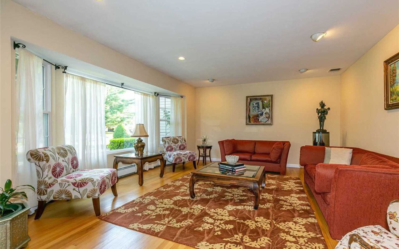 31 Victor Ln, Woodbury