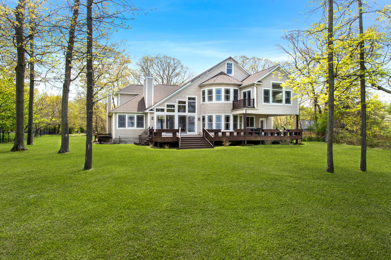 106 Crescent Ct