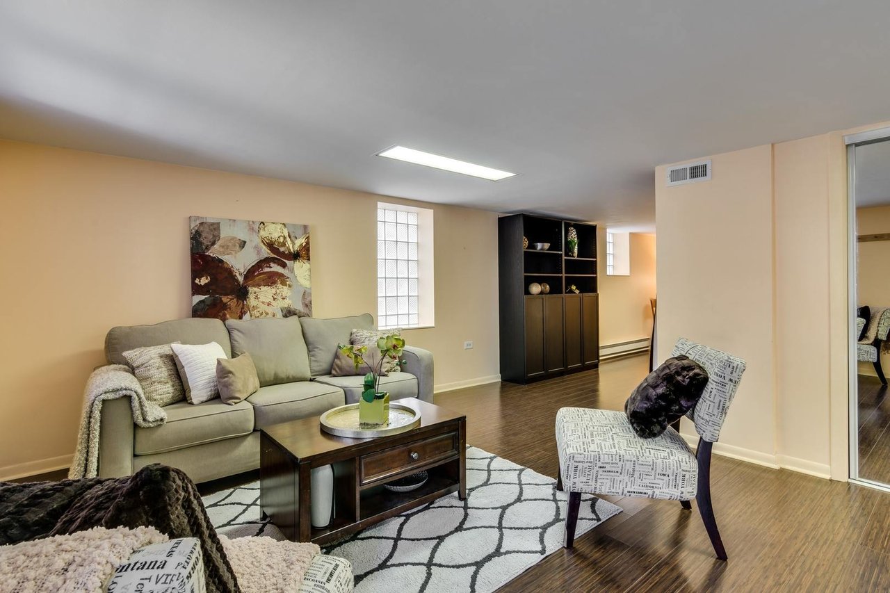 Bucktown Abode: 1736 N. Wilmot 