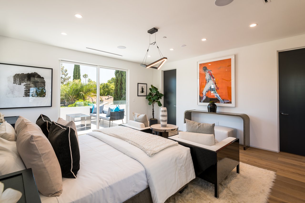 Stunning Modern Smart Home in Sherman Oaks