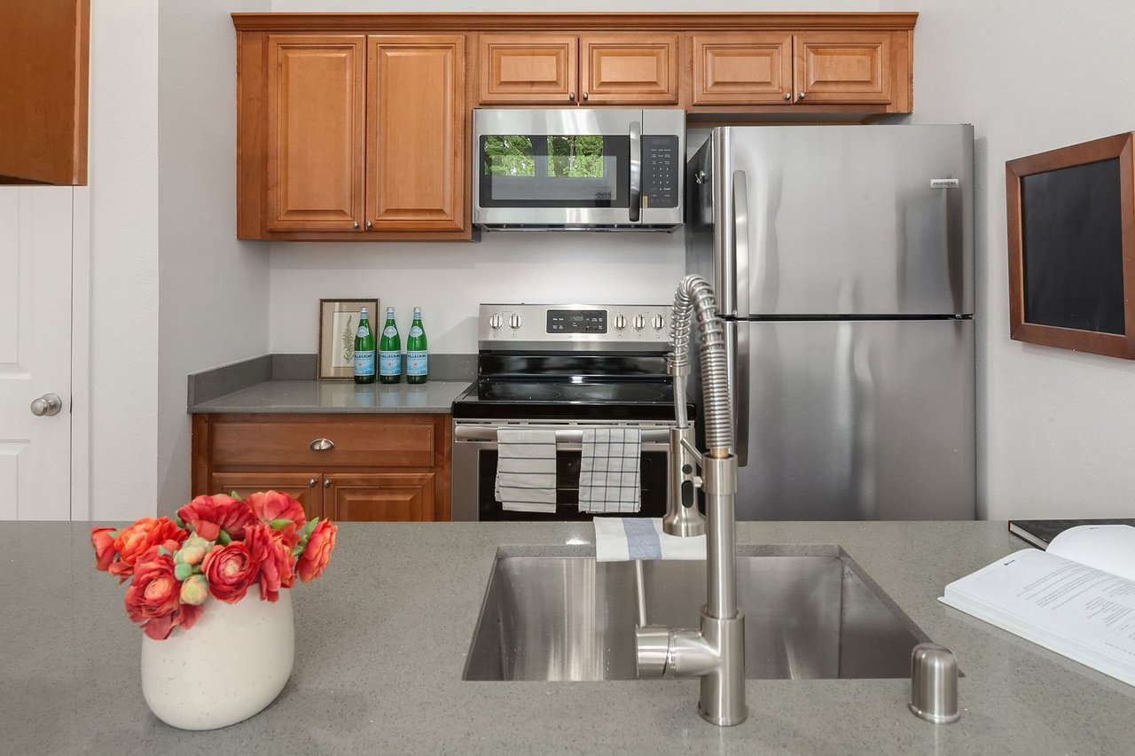 Charming Light and Bright Condo on Mercer Island