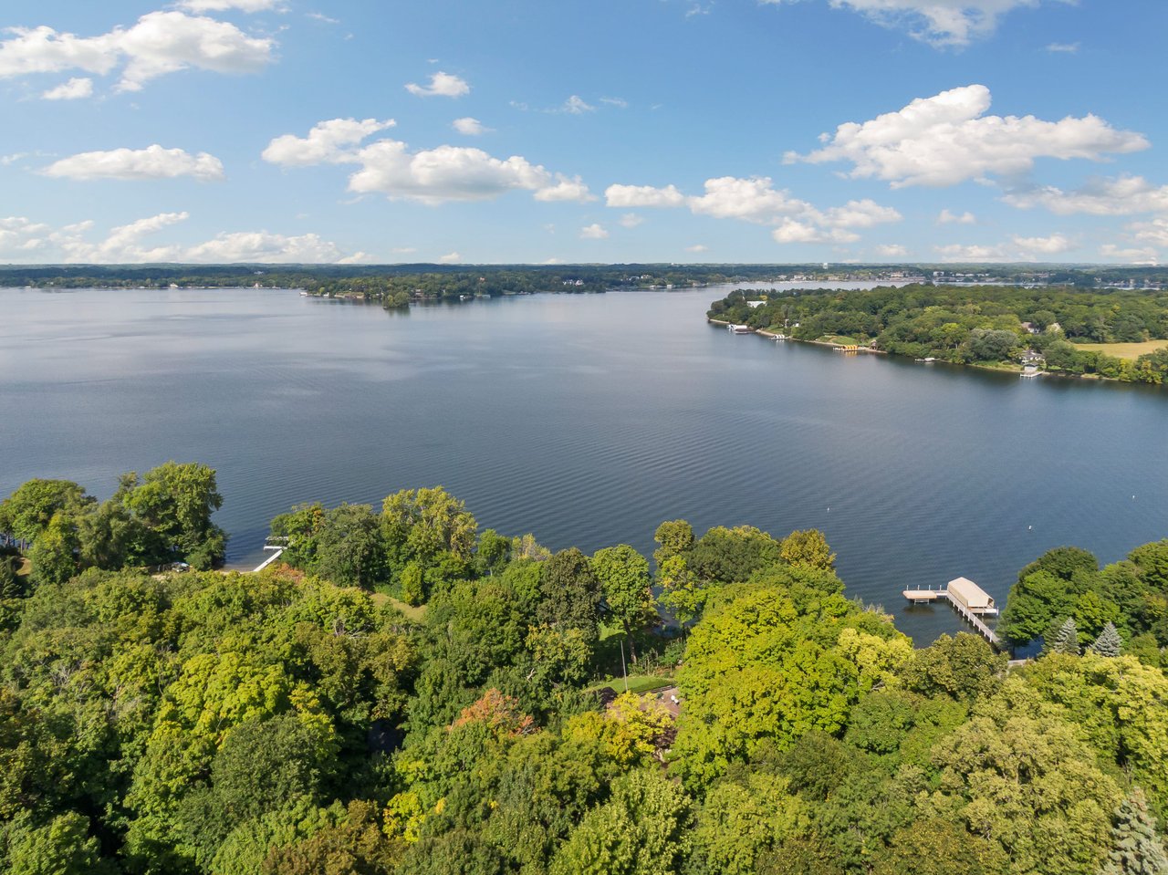 Lakeshore Estate Jewel on Robinson's Bay