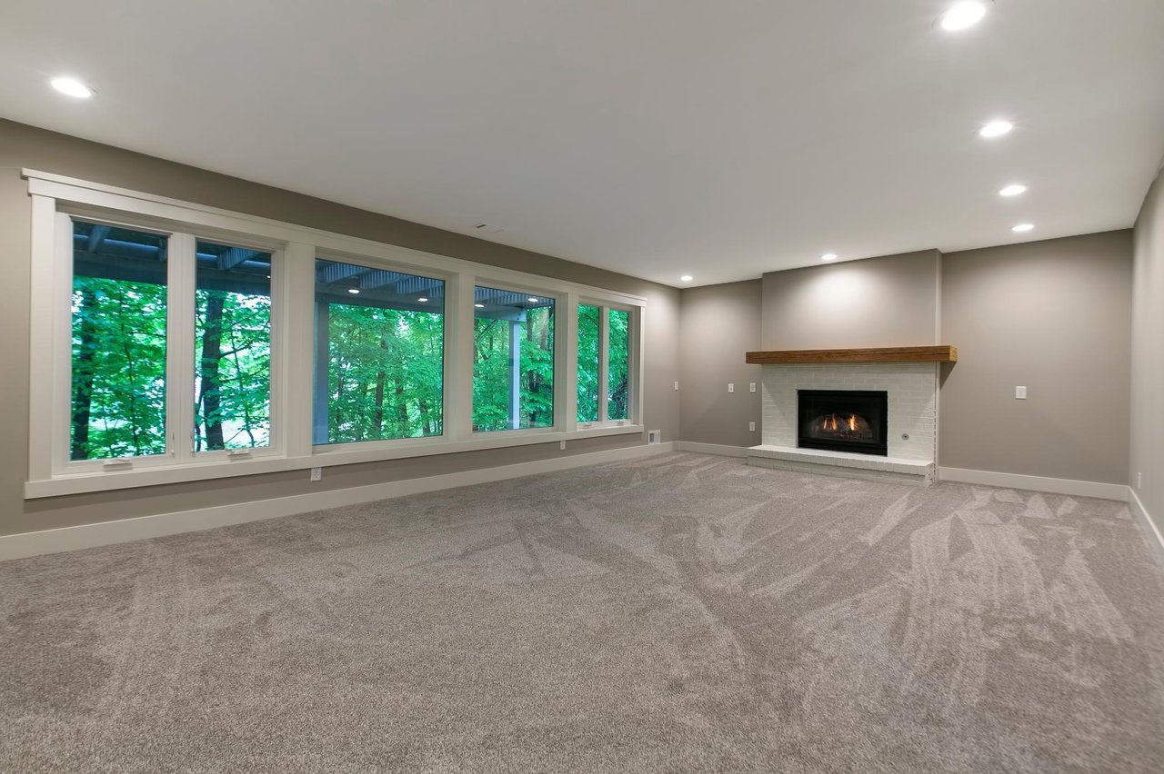 Beautifully Remodeled Bayswater Townhome!