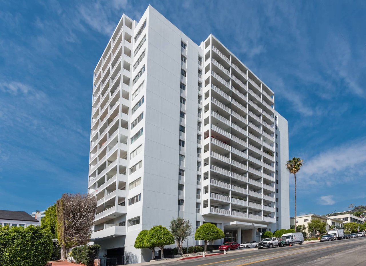 Stunning Corner Unit @Doheny West Towers