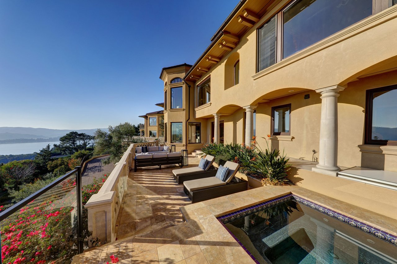 Extraordinary Tiburon Sanctuary