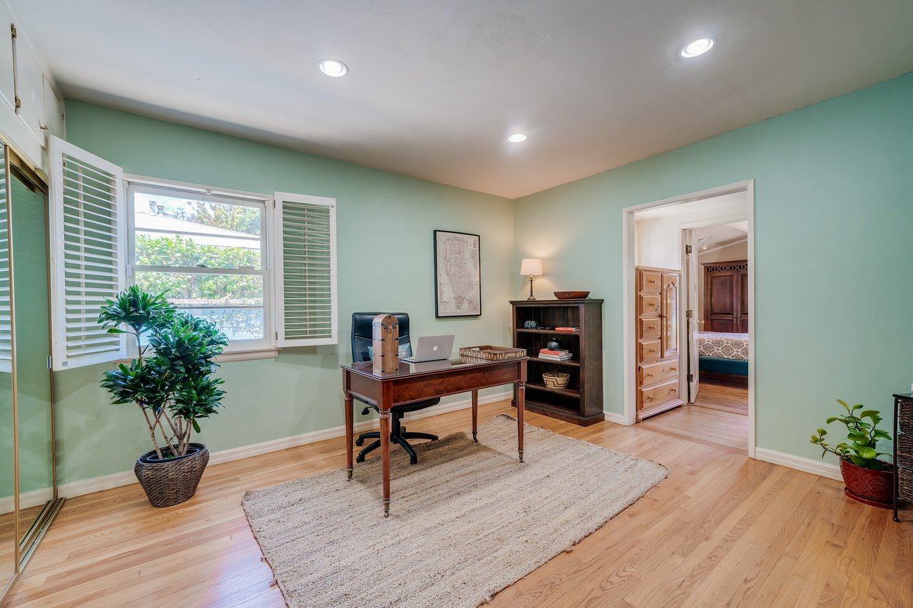 5532 Greenbush Ave.