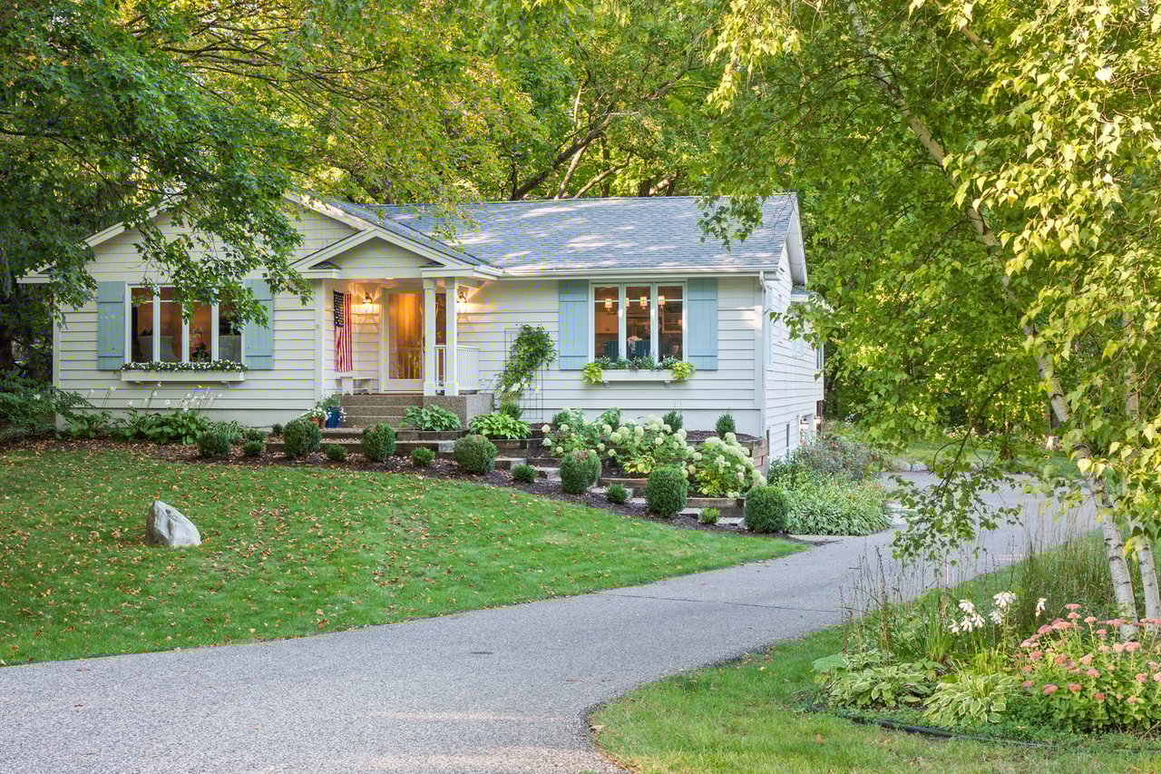 19670 Hillside Street | Deephaven