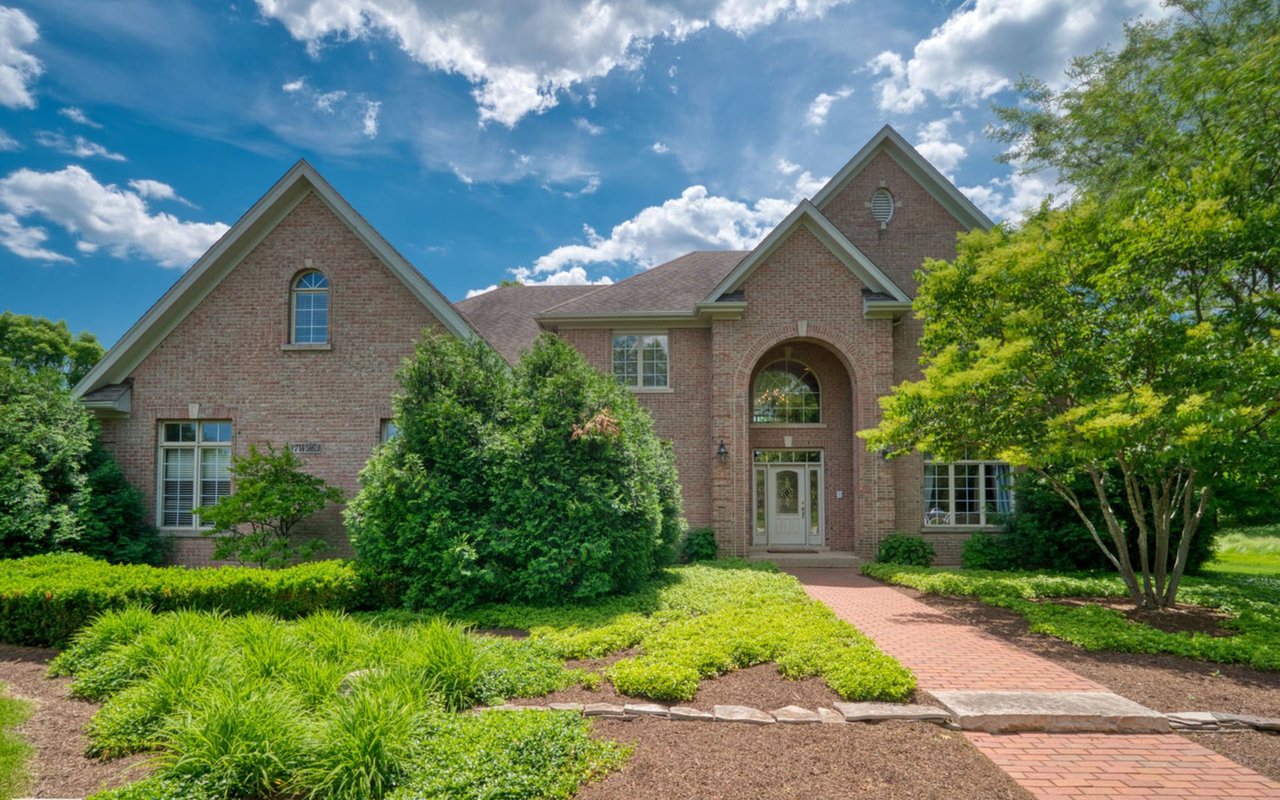37W963 Heritage Oaks Dr