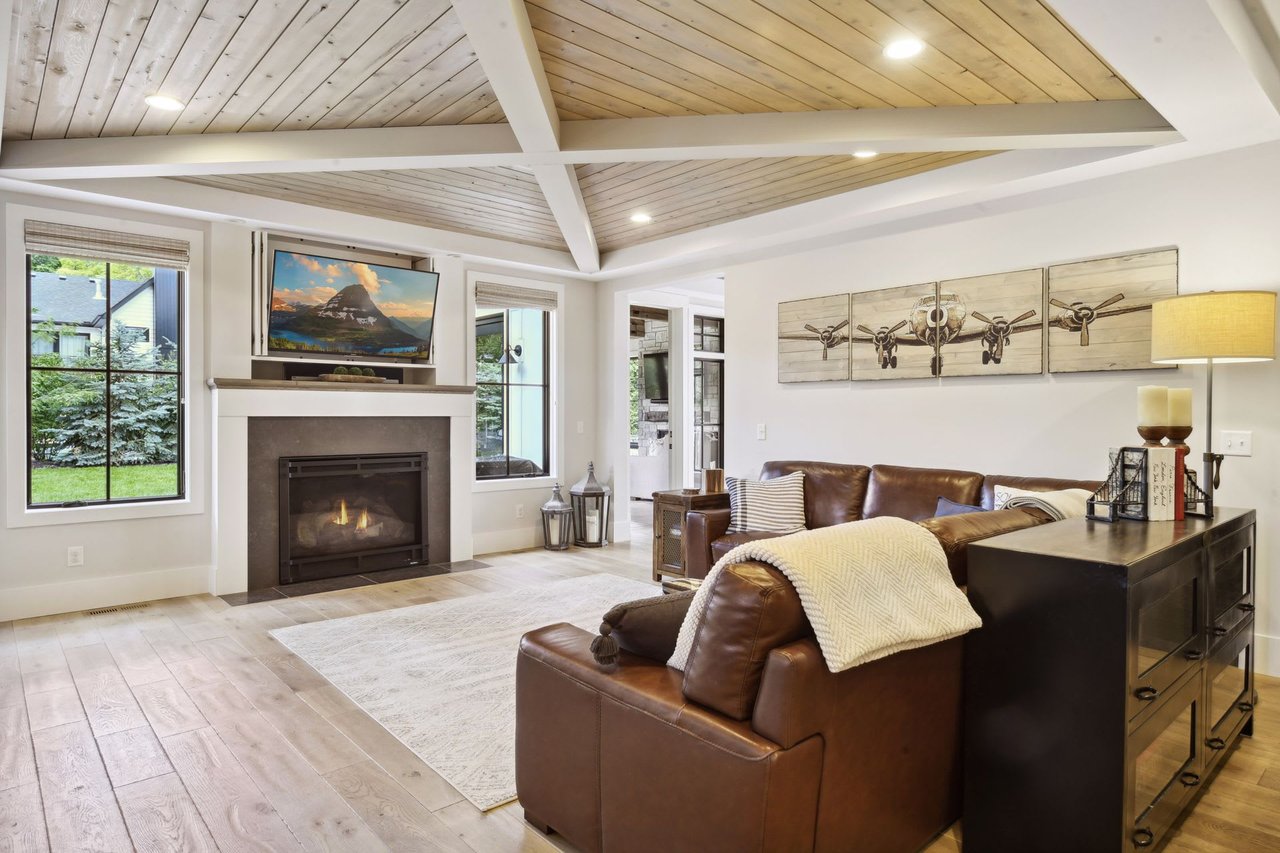 4260 Jefferson Street, Deephaven