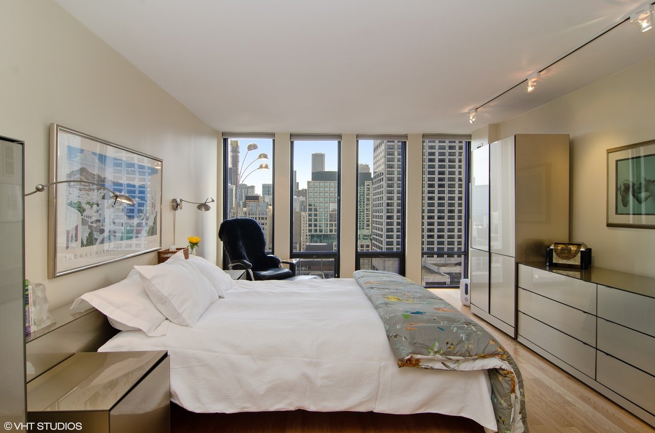 200 E Delaware Pl, #33F