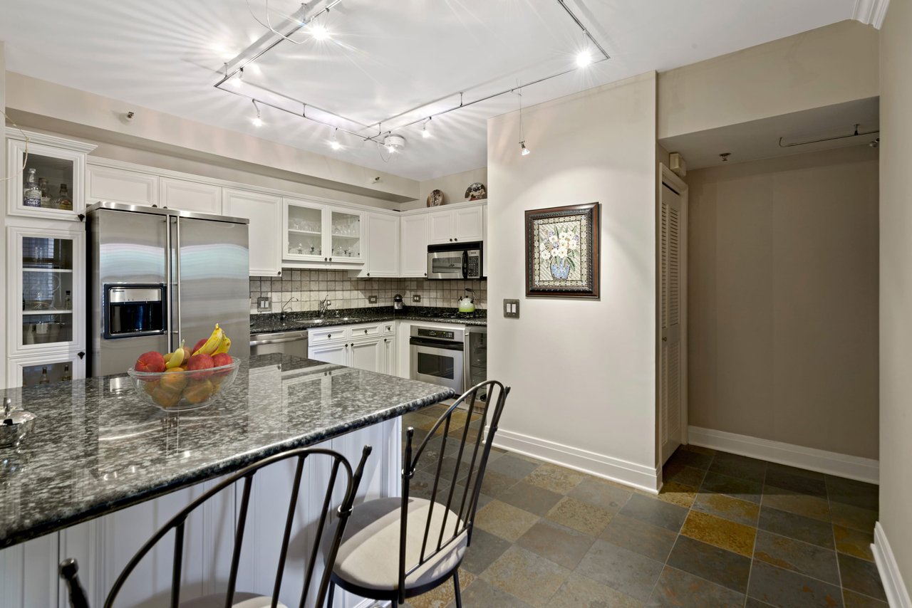 55 W Delaware Pl Unit 313