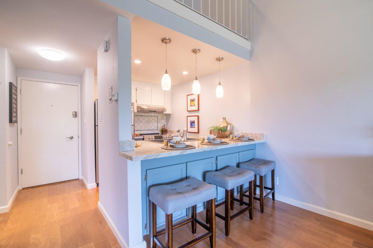 707 Fathom Dr, Unit 203