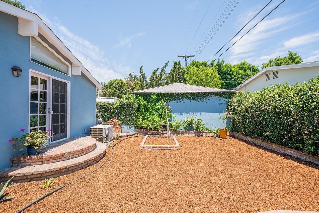 5532 Greenbush Ave.
