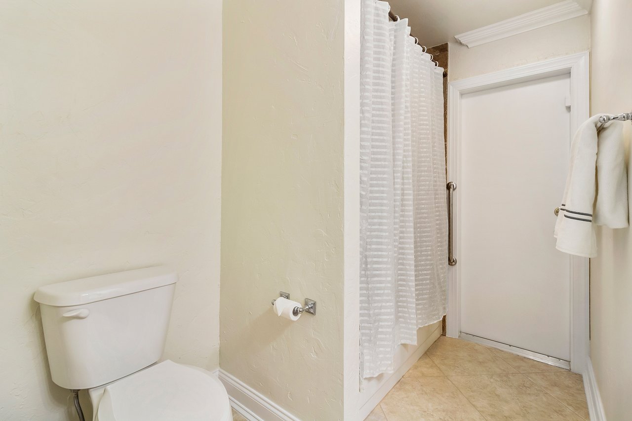 2848 NW 28th St