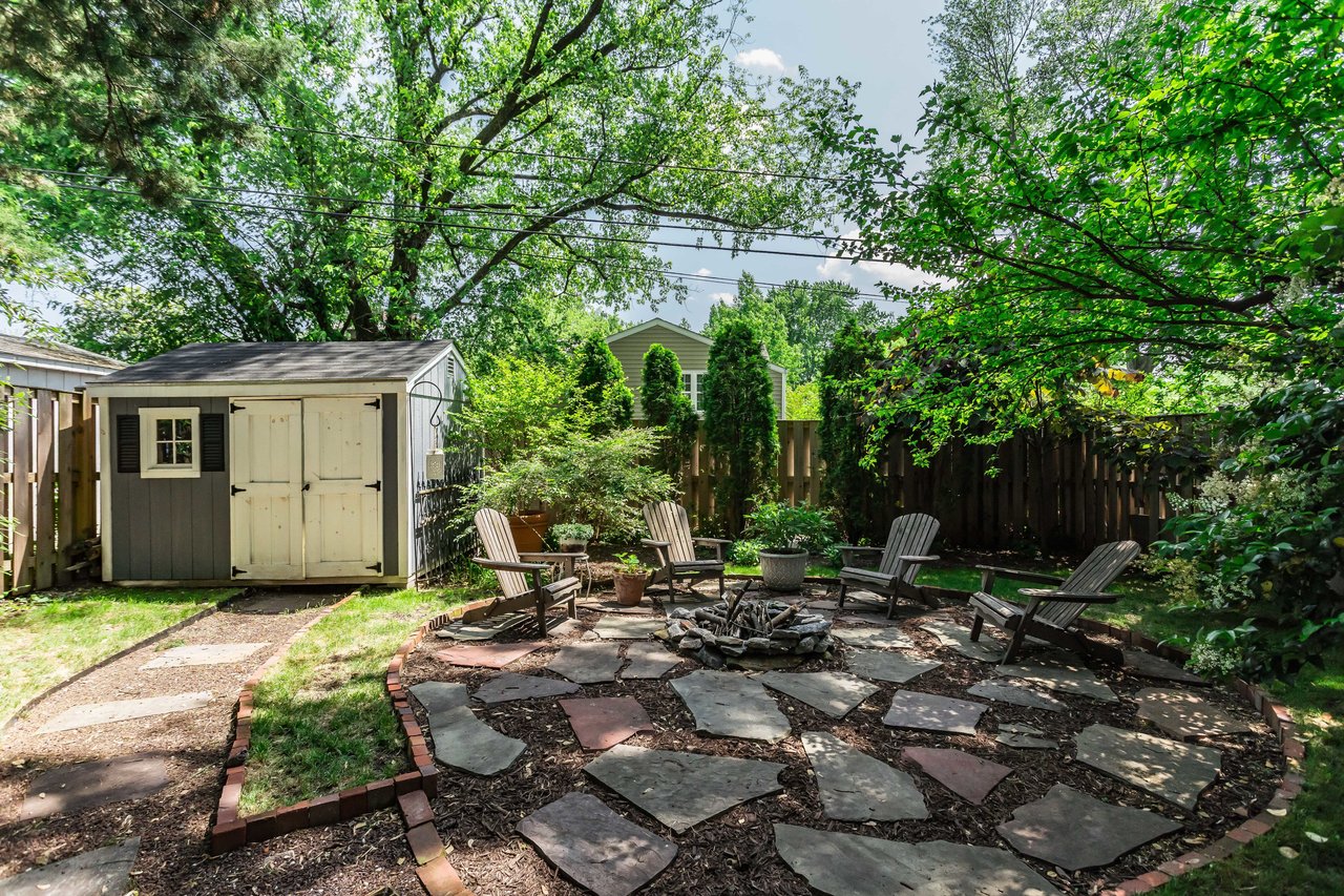 23 E Walnut Street