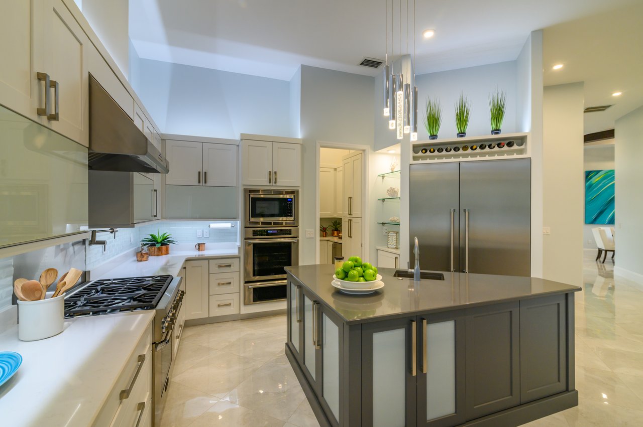 500 Ketch Lane, Country Club Shores, Longboat Key