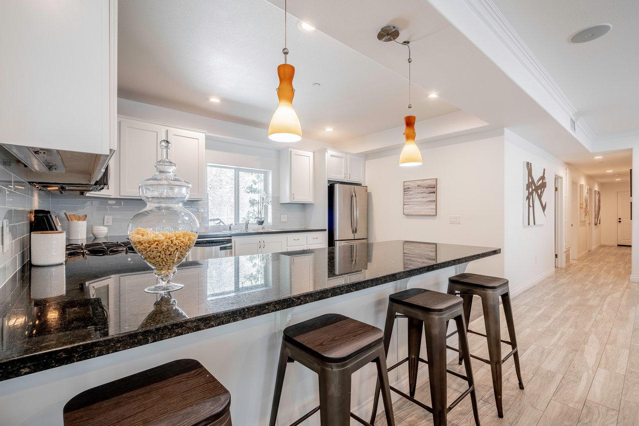 924 Palm Ave #101, West Hollywood, CA