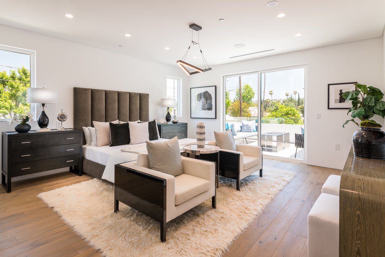 Stunning Modern Smart Home in Sherman Oaks