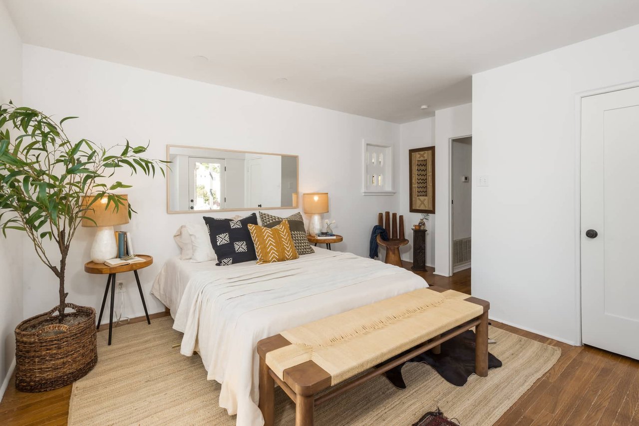 Silver Lake Hide-Away with Views and Guest Suite!