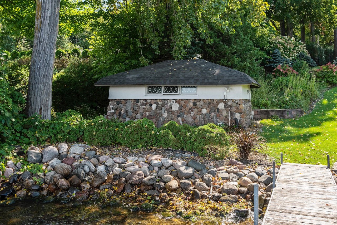 26890 Edgewood Rd | Shorewood