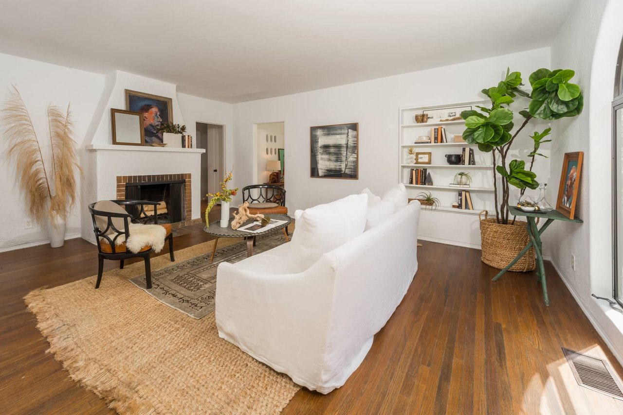 Silver Lake Hide-Away with Views and Guest Suite!