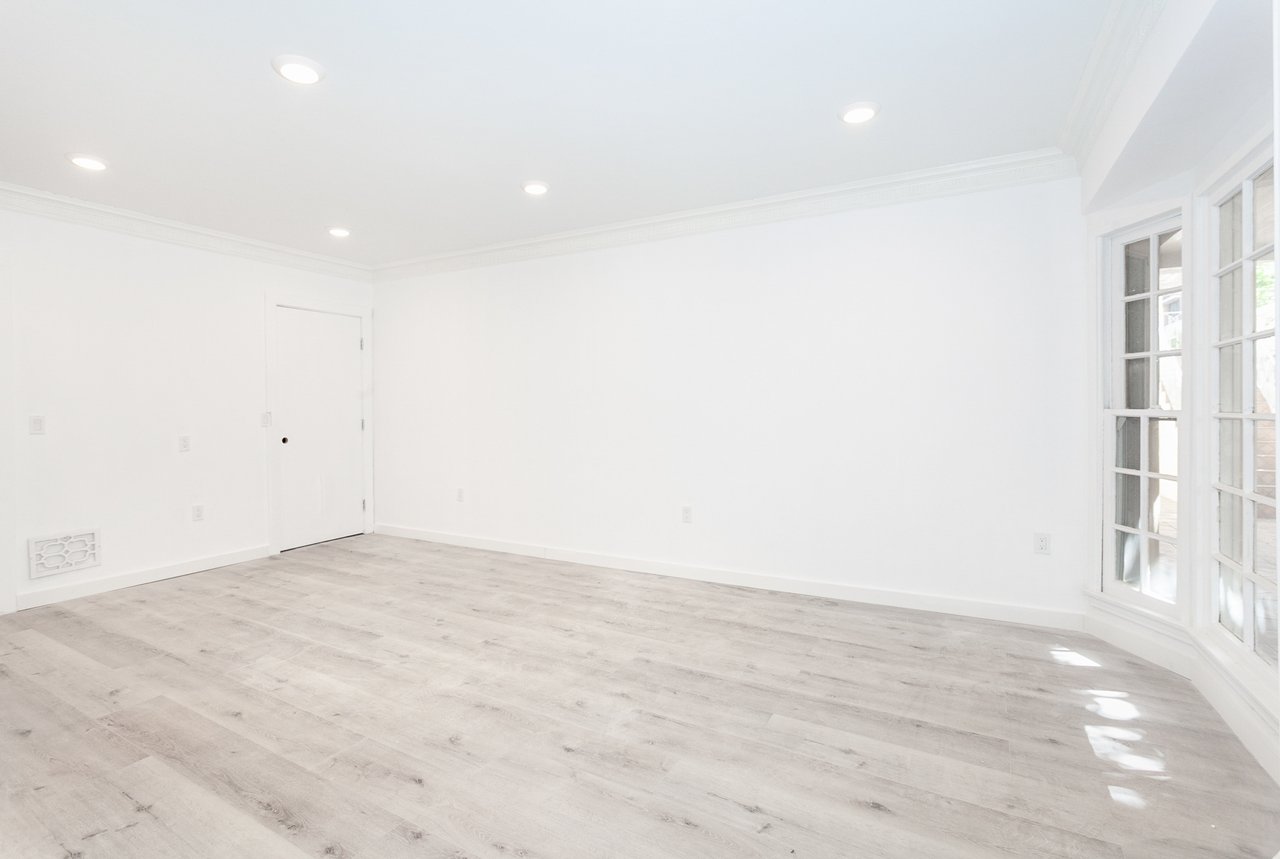 Remodeled Unit in Prime Beverly Hills