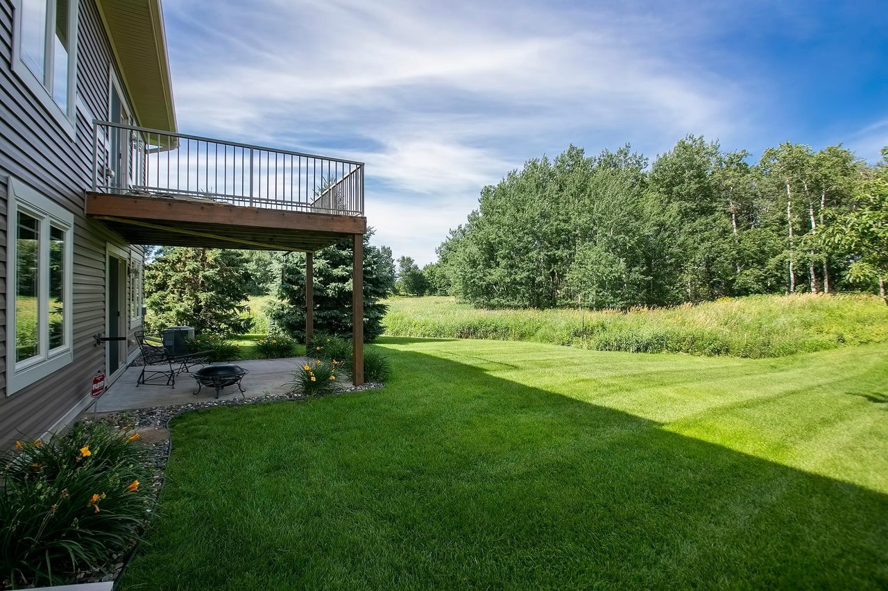 Gorgeous End-Unit Townhome!