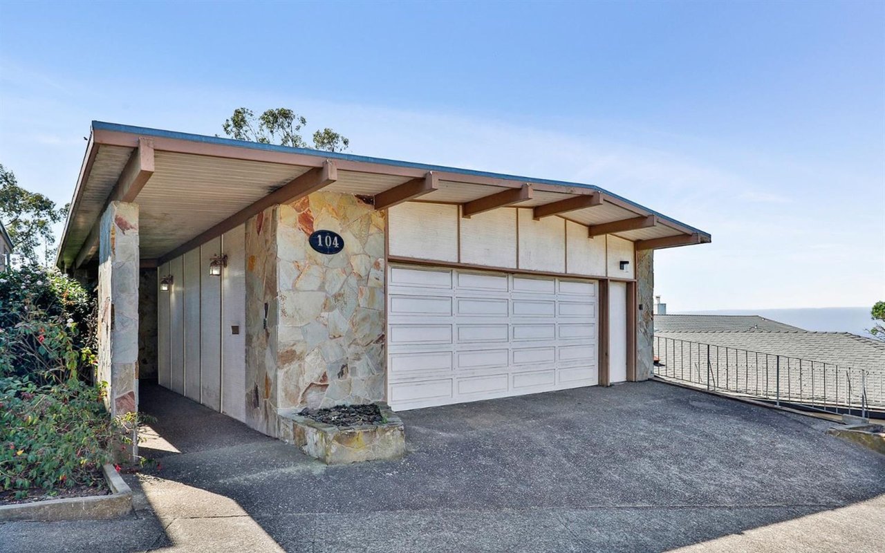 104 Robinhood Dr