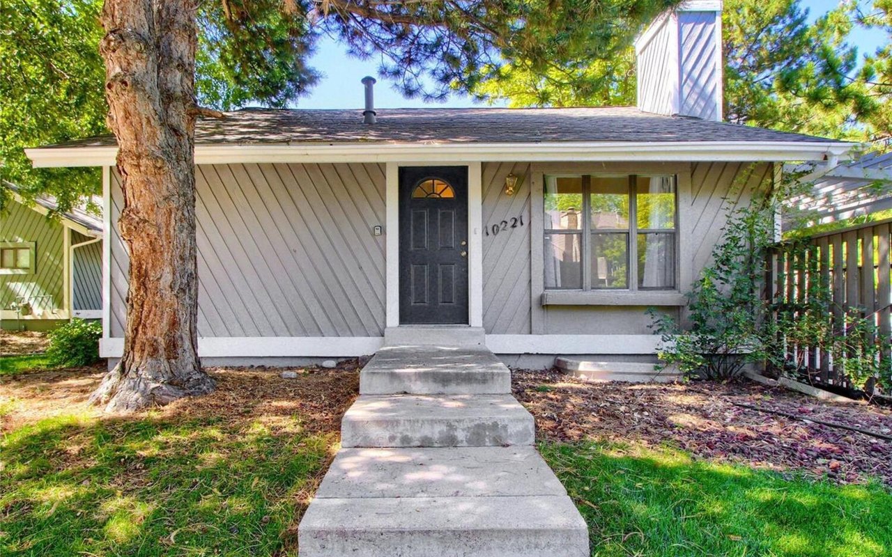 10221 E Peakview Ave