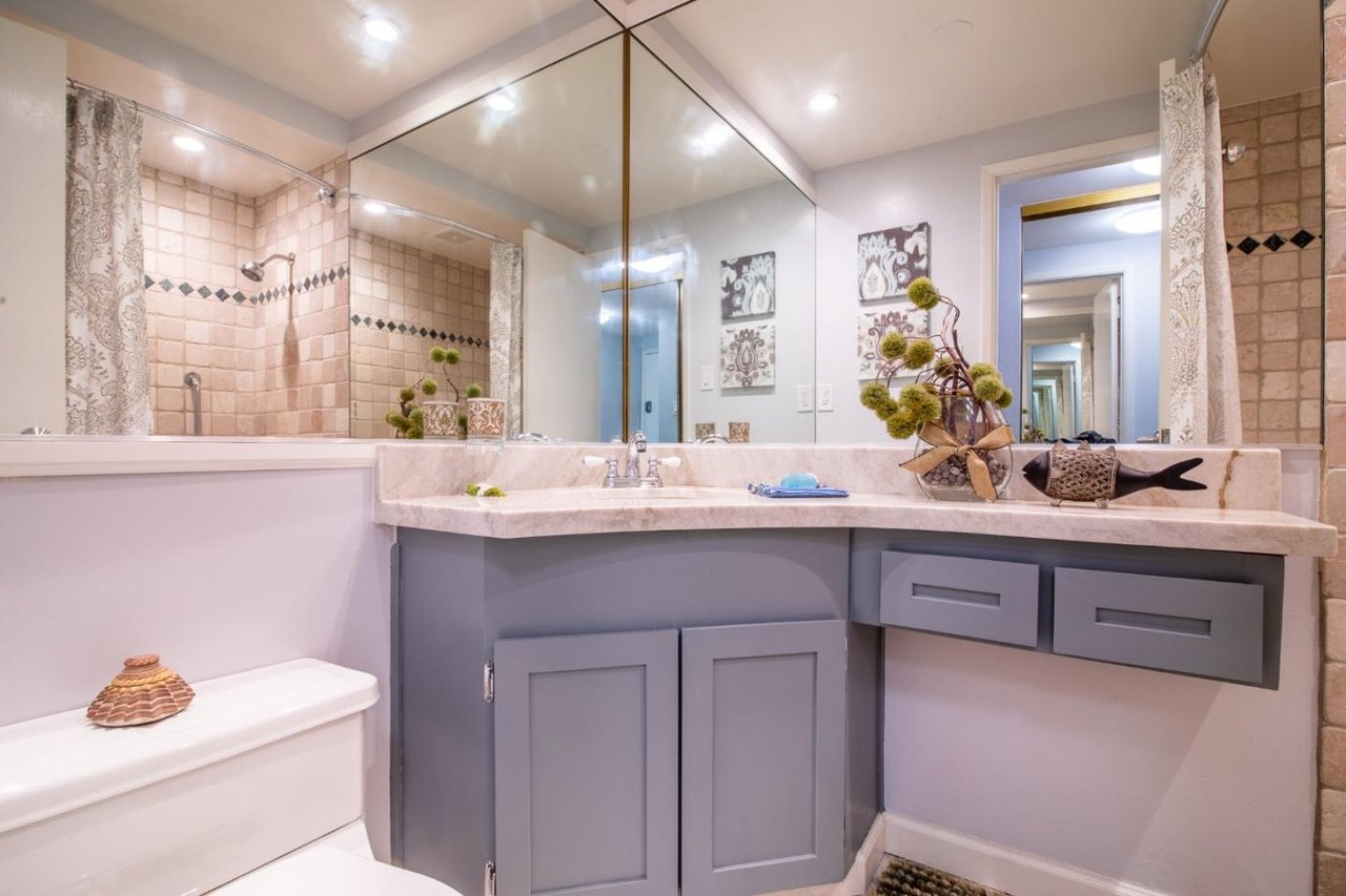 707 Fathom Dr, Unit 203