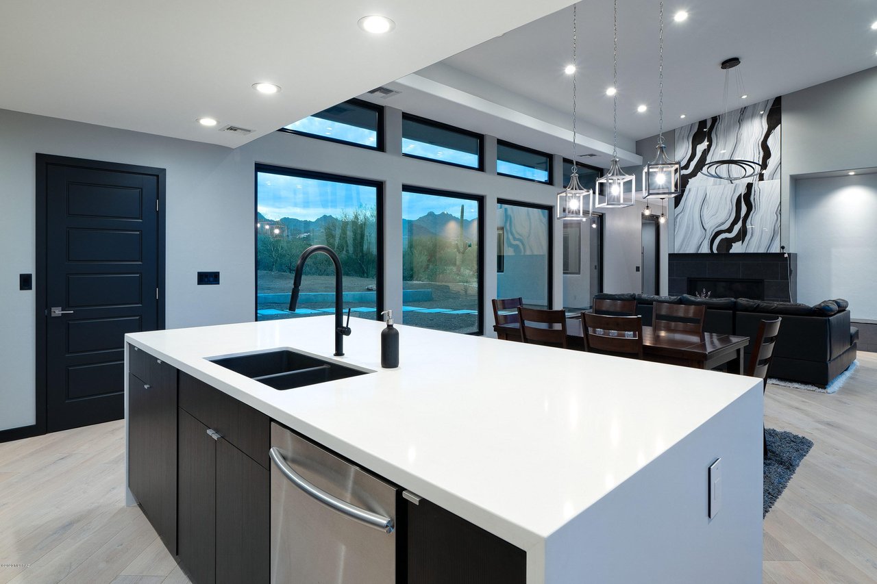 Modern Desert Retreat