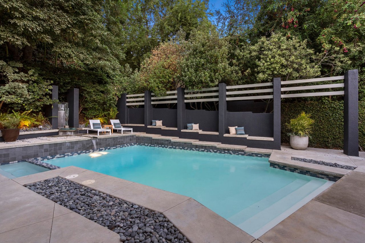 3239 Ledgewood Dr. 