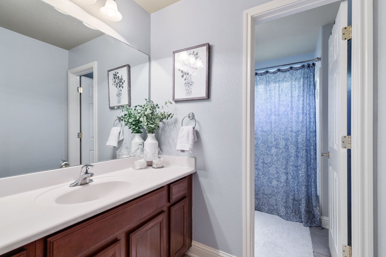 1204 Andrew CV