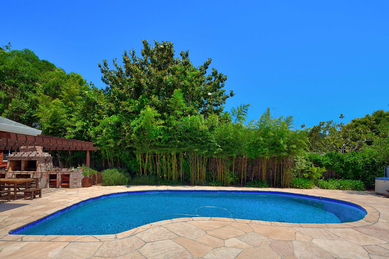 39 Dutch Valley Lane, San Anselmo