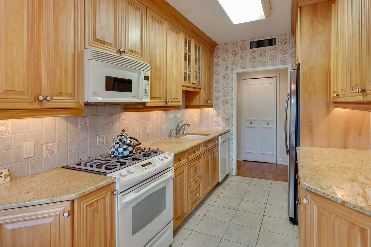 191 Presidential Blvd, #R812