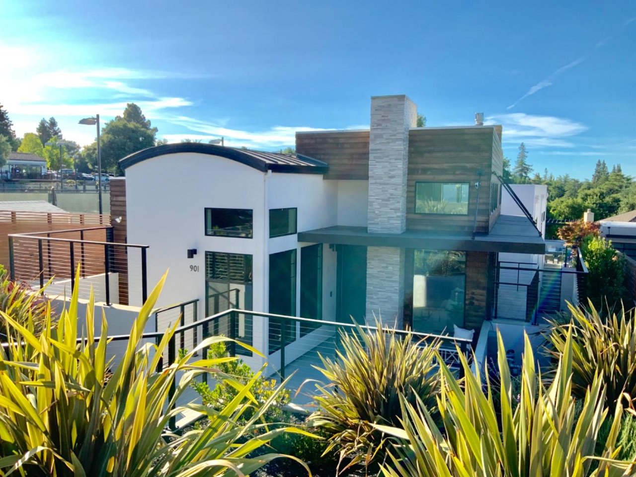 901 Loyola Dr