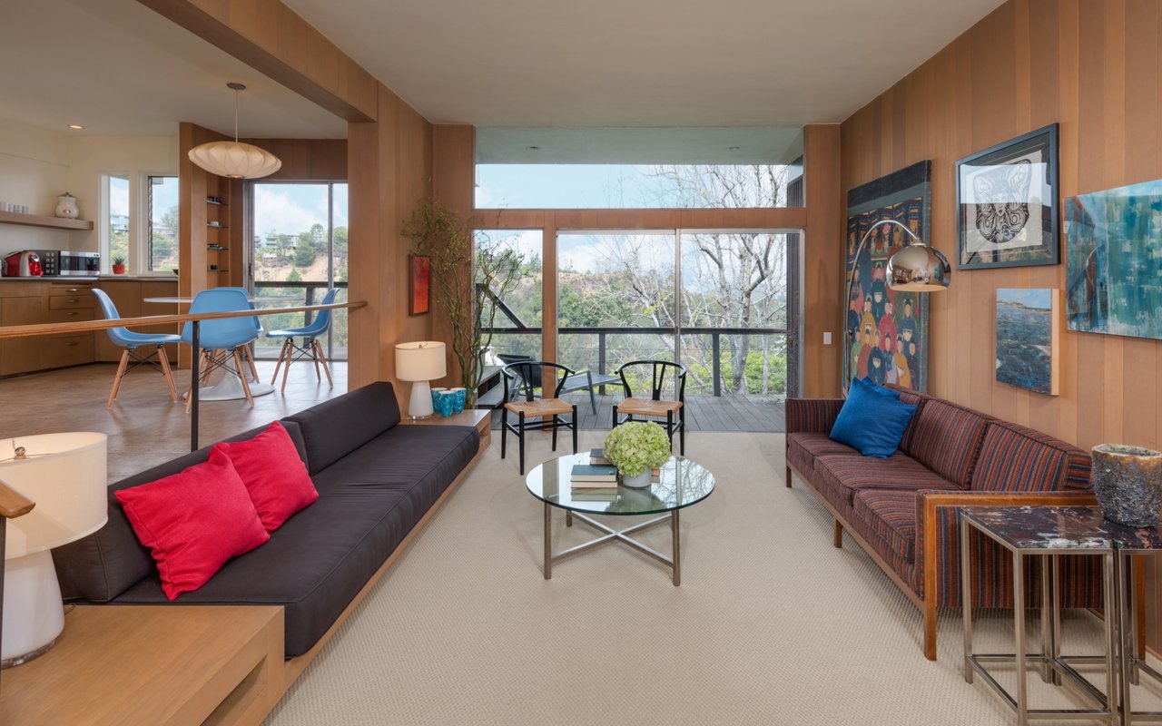 8895 Appian Wy