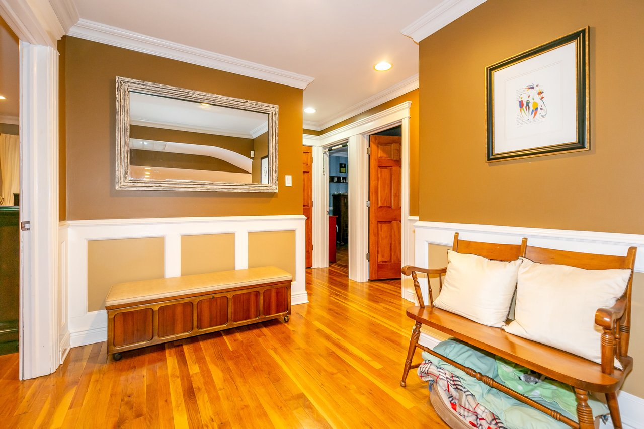 1 Gloria Dr, Woodbury