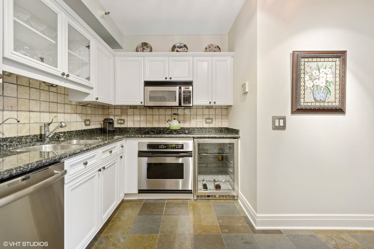 55 W Delaware Pl Unit 313