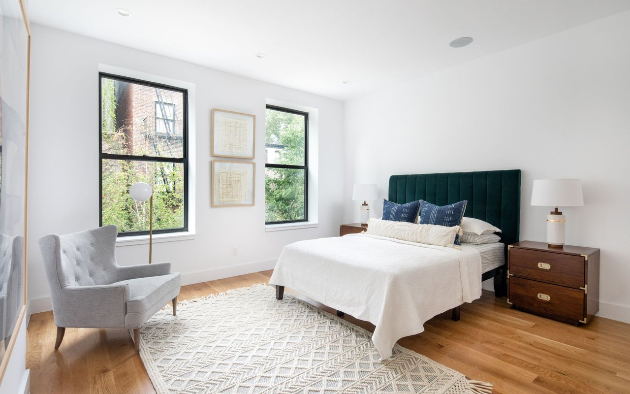 16 W 131st St