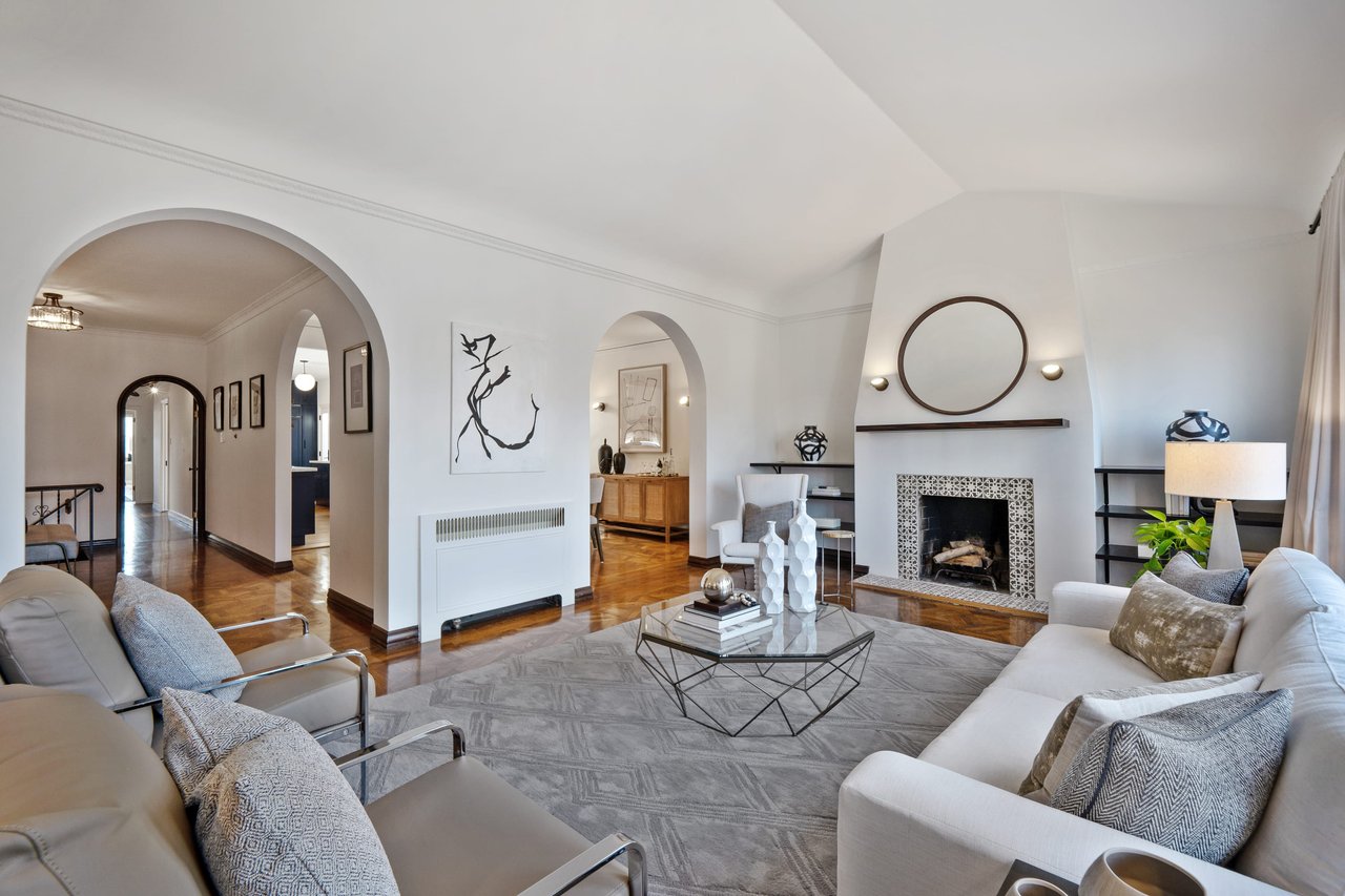 EXCEPTIONAL MARINA HOME
