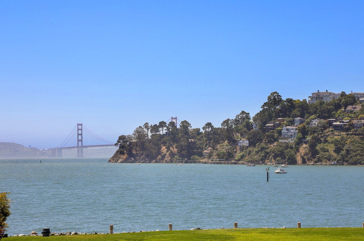 Luxury Townhome Overlooking the Bay