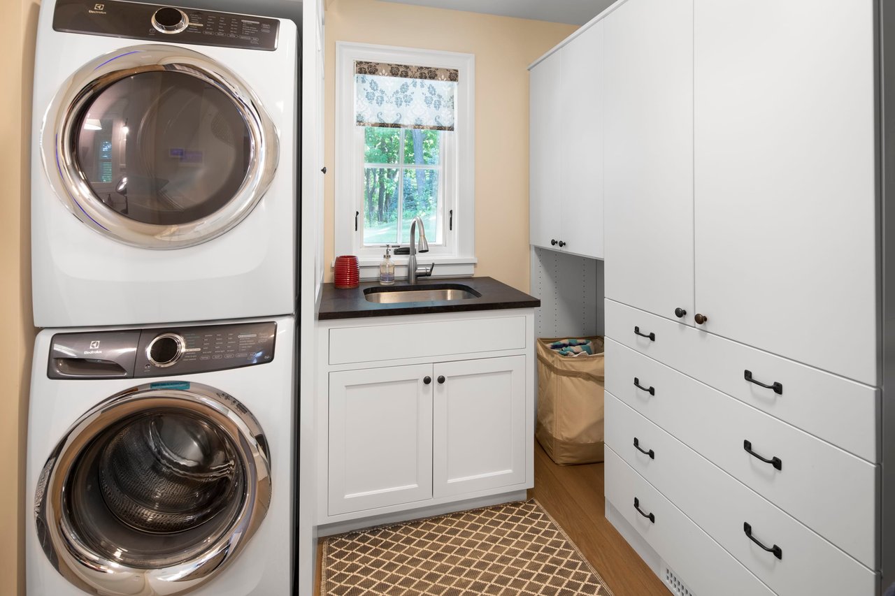 4693 Vine Hill Road | Deephaven