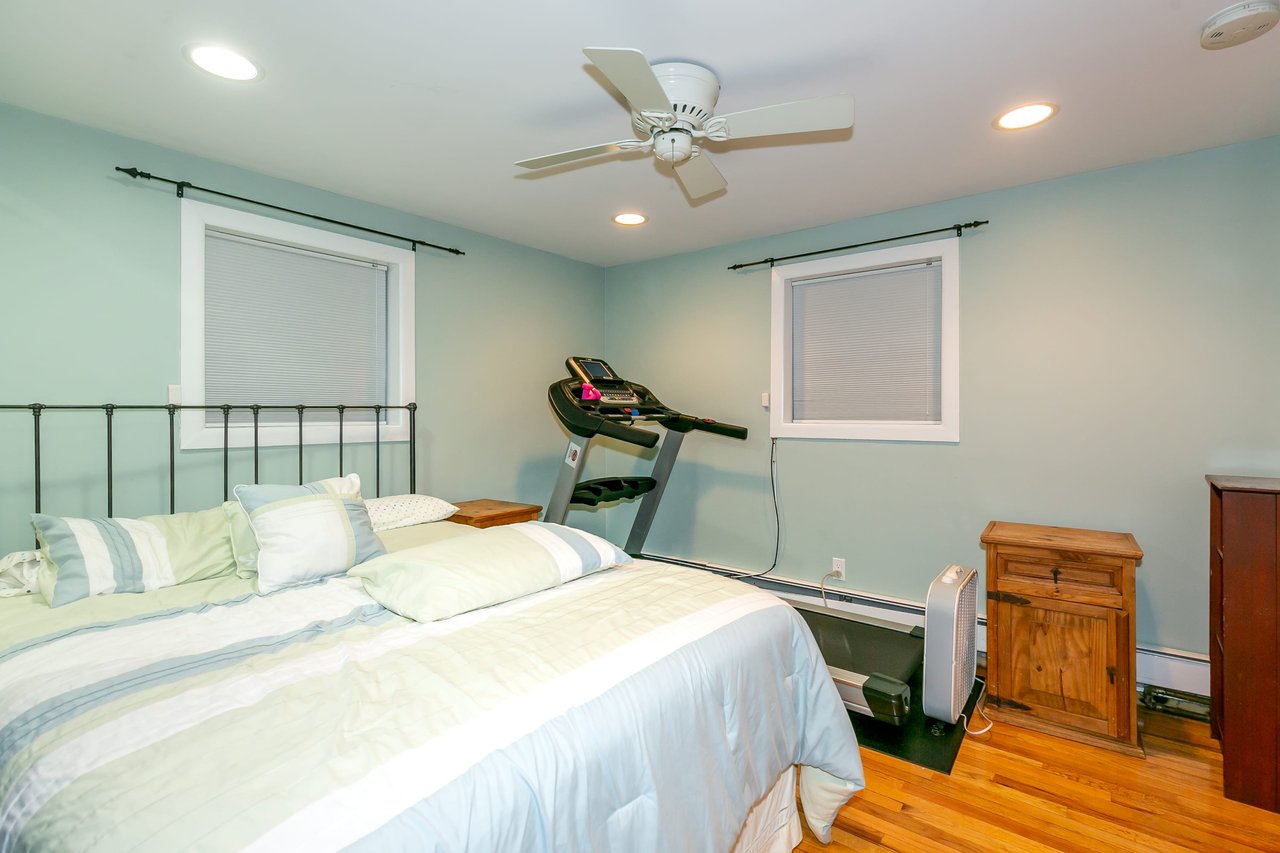 1 Gloria Dr, Woodbury