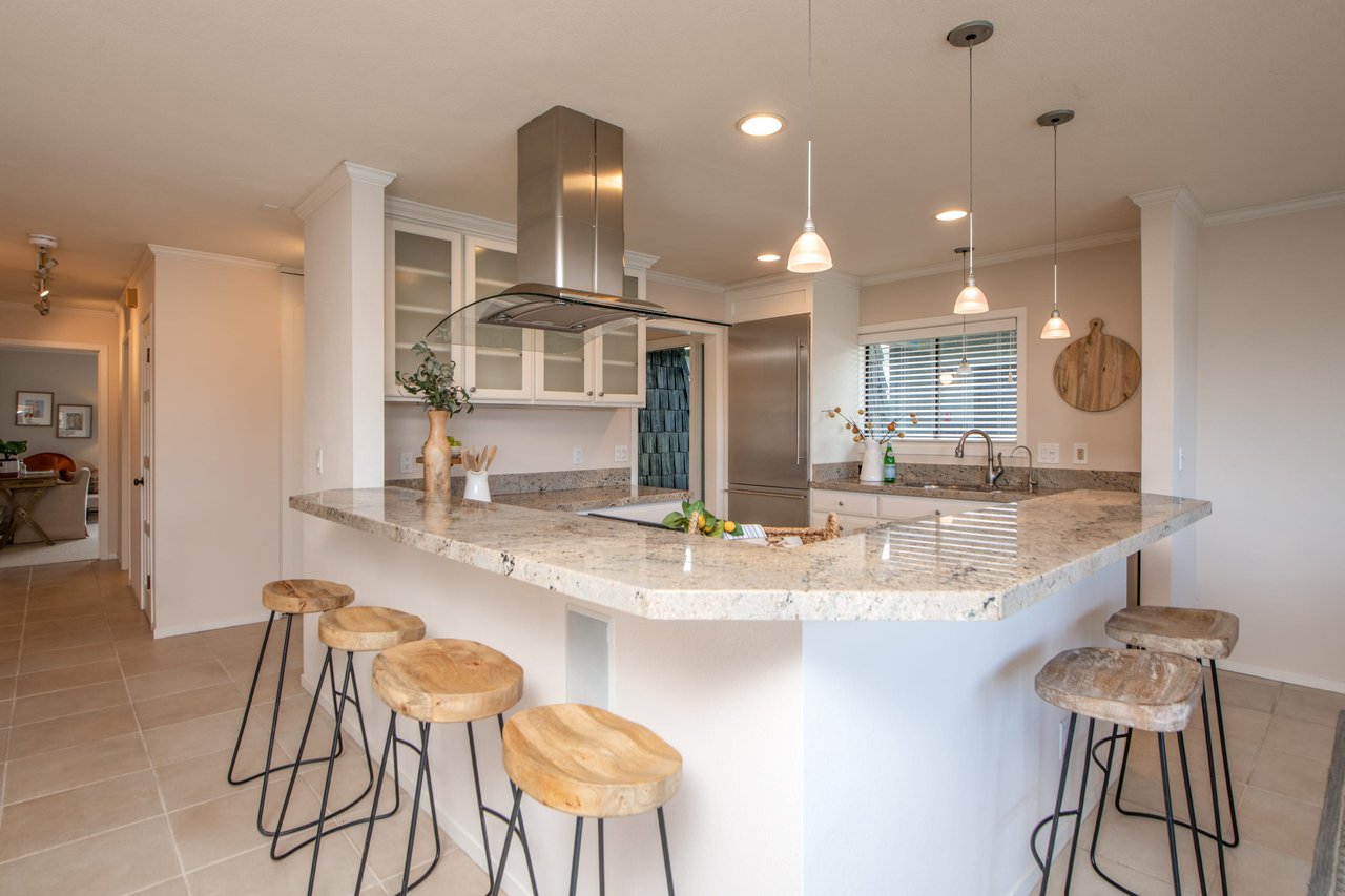 28 Greenwood Bay Dr