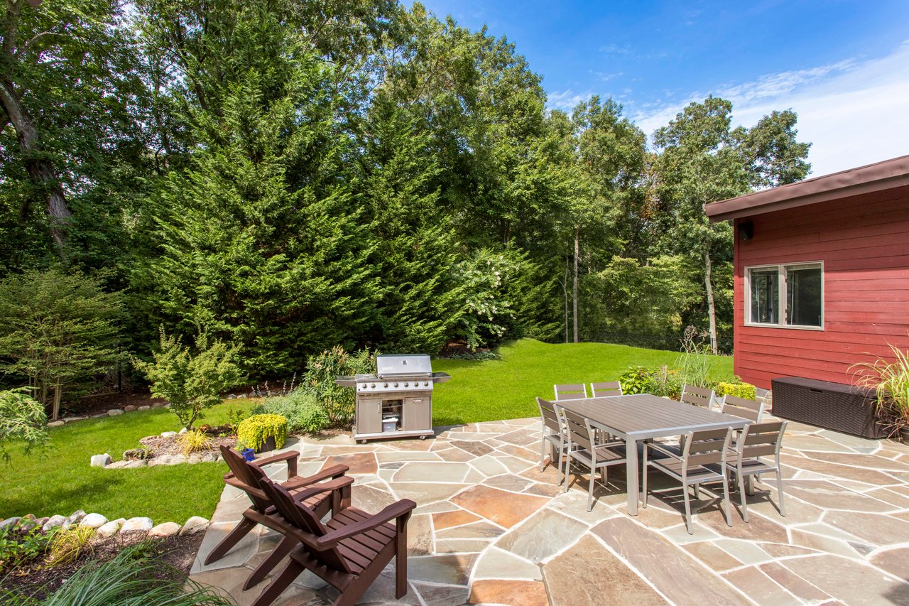 105 East Ct